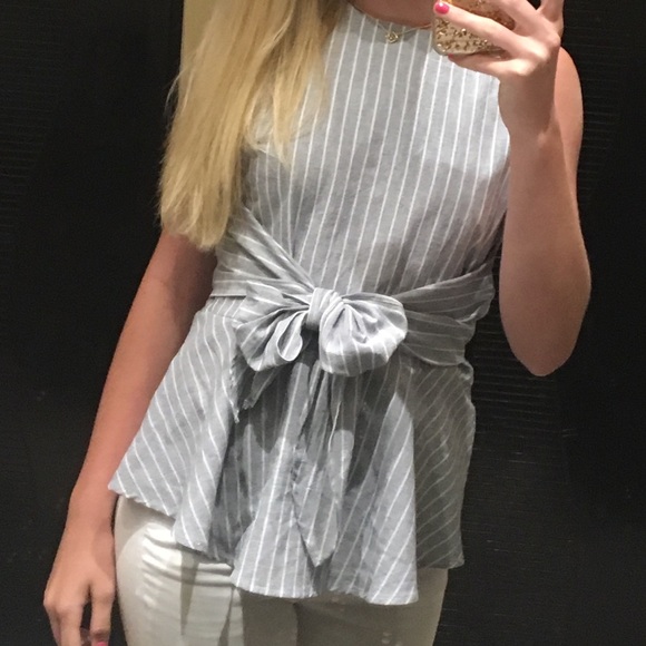 Striped tie sleeveless top - Picture 3 of 3